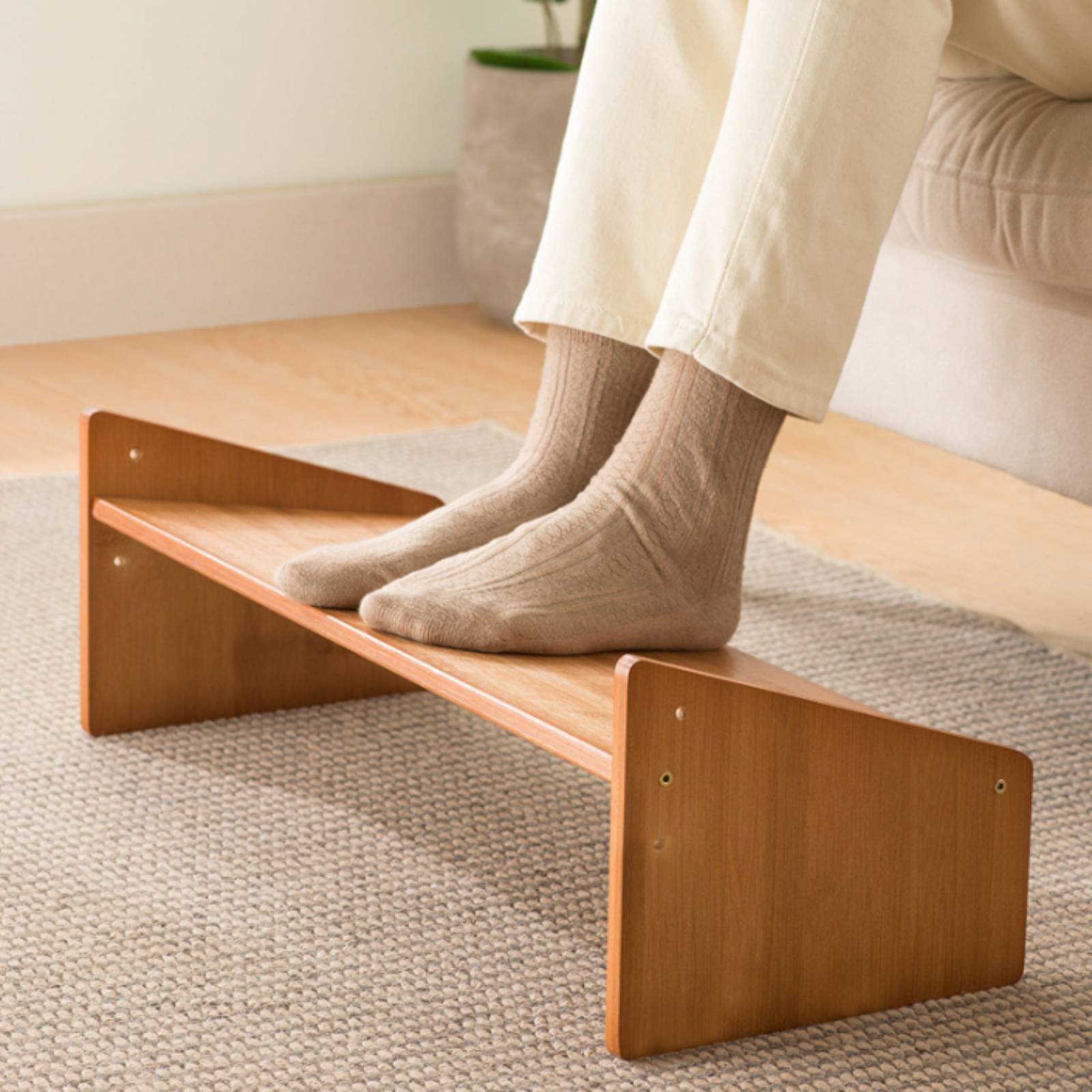 Voetsteun onder het bureau Bre - Office Furniture And Desks recensie en prijs